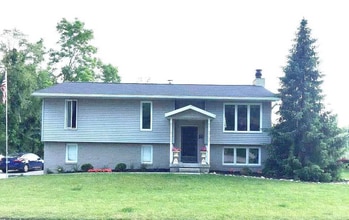 Building Photo - 4445 N Deer Park Dr