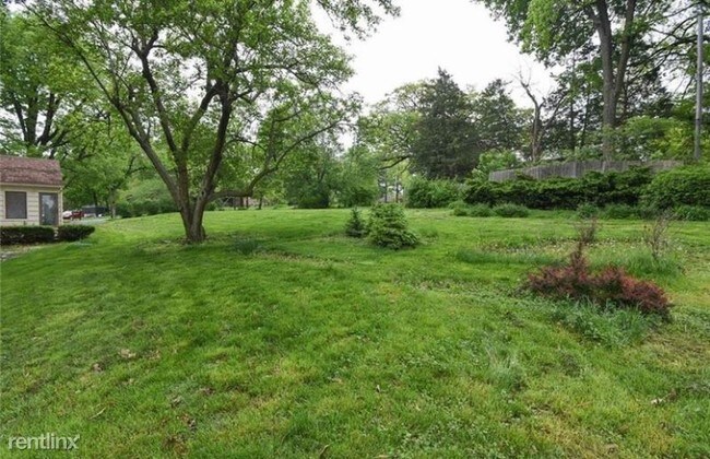 Building Photo - 4 br, 2.5 bath House - 5621 NE Doniphan Ln