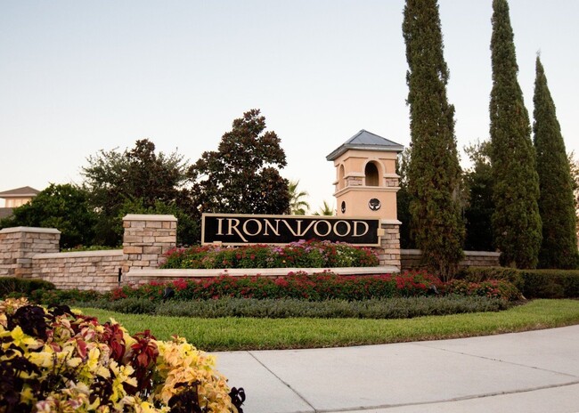 Foto del edificio - 4225 Crownwood Dr