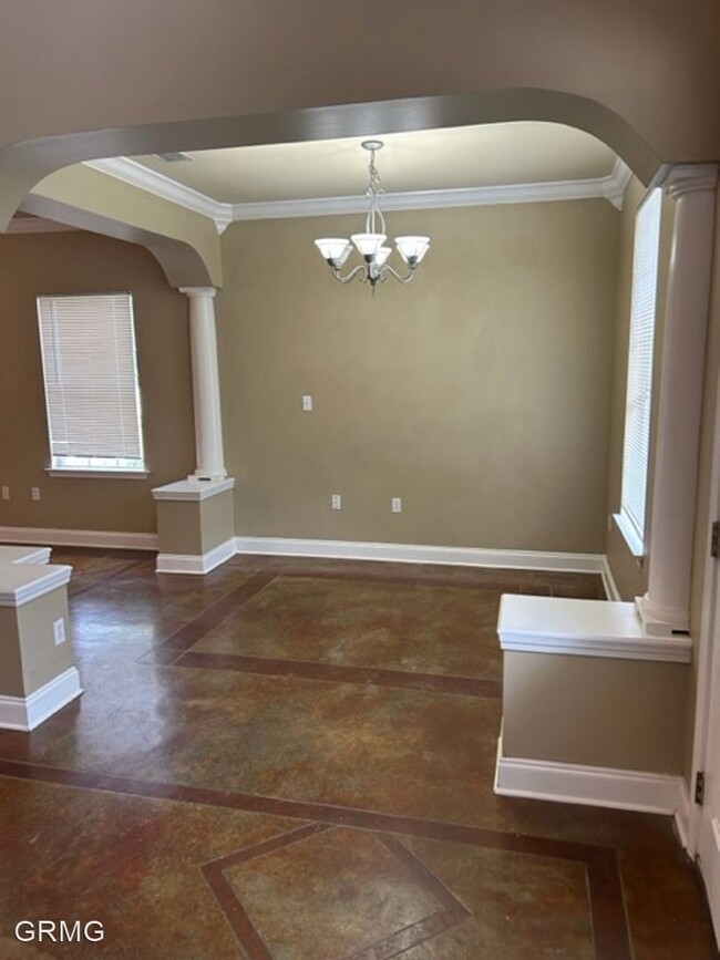 Building Photo - 3 br, 2.5 bath House - 311 N. Cherry St SFR