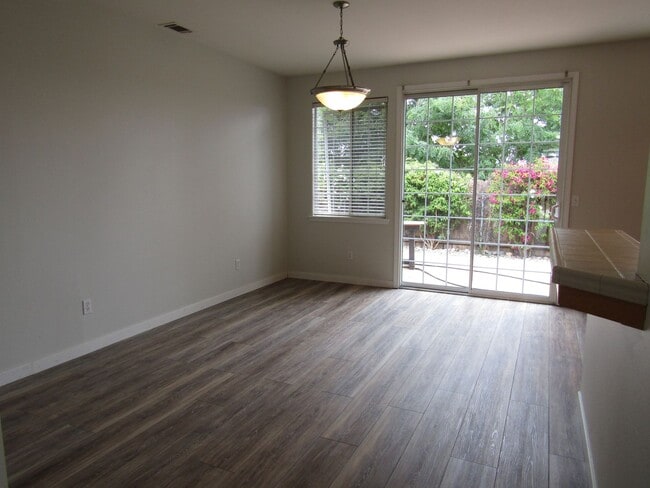 Building Photo - Gorgeous 4 Bed, 2 Bath Home with Large Garage and Fenced Backyard