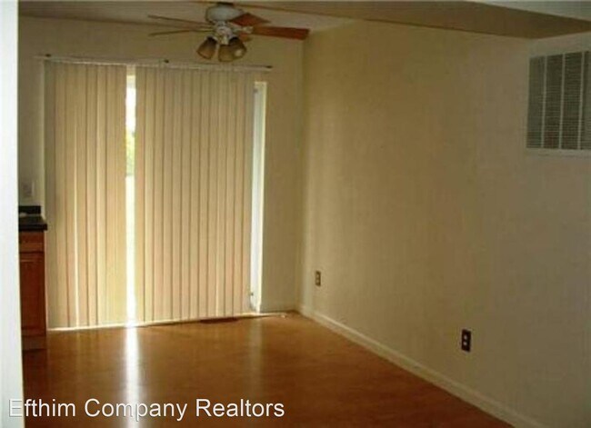 Foto del edificio - 2 br, 1 bath House - 97 Woodlake Ct. Unit E
