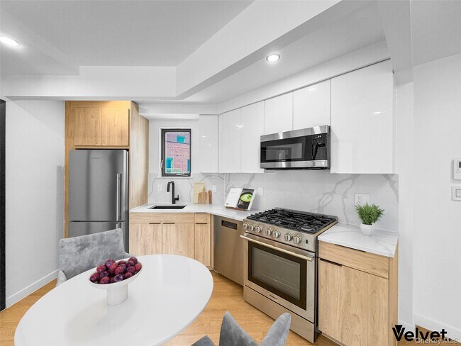 Foto del edificio - 116-17 Grosvenor Ln
