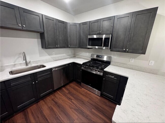 Foto del edificio - 1777 Temple Ave