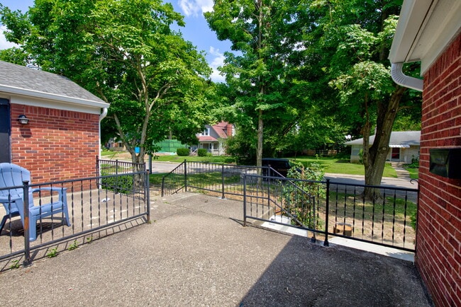 Building Photo - 4610 Rookwood Ave