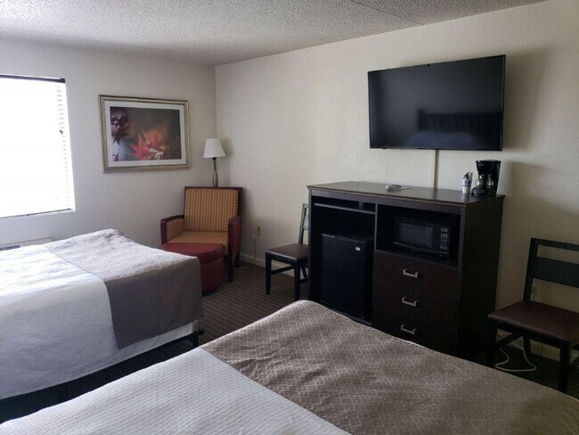 Foto del edificio - 245 Jess-Jo Pkwy