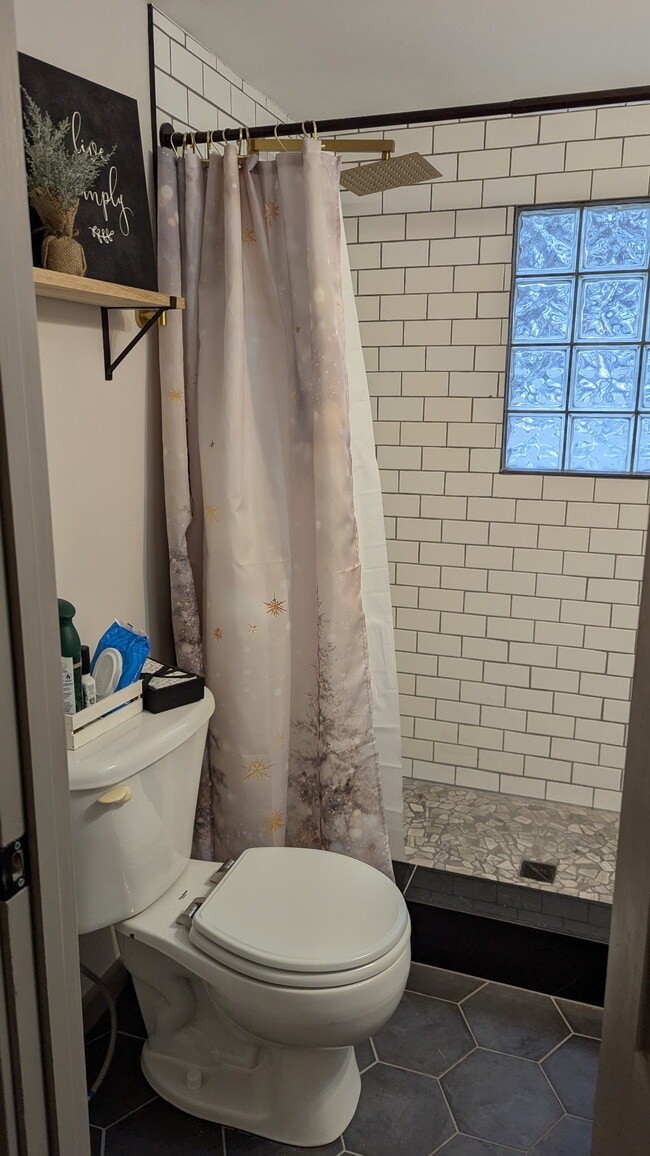 Building Photo - 385 E 2nd S St