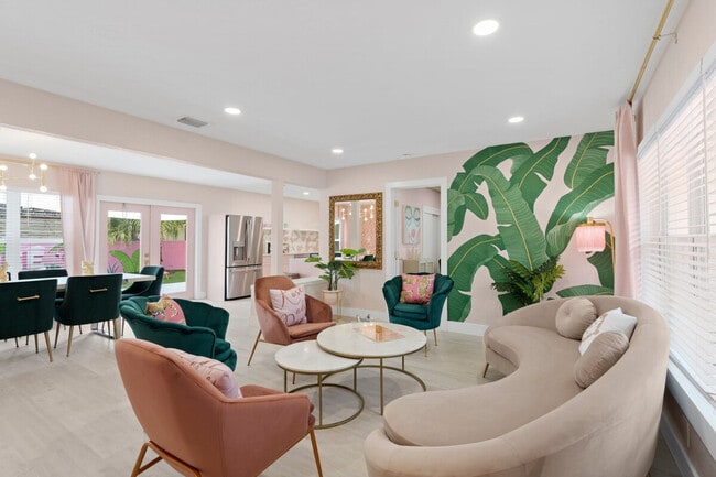 Building Photo - 2624 NE 30th Pl