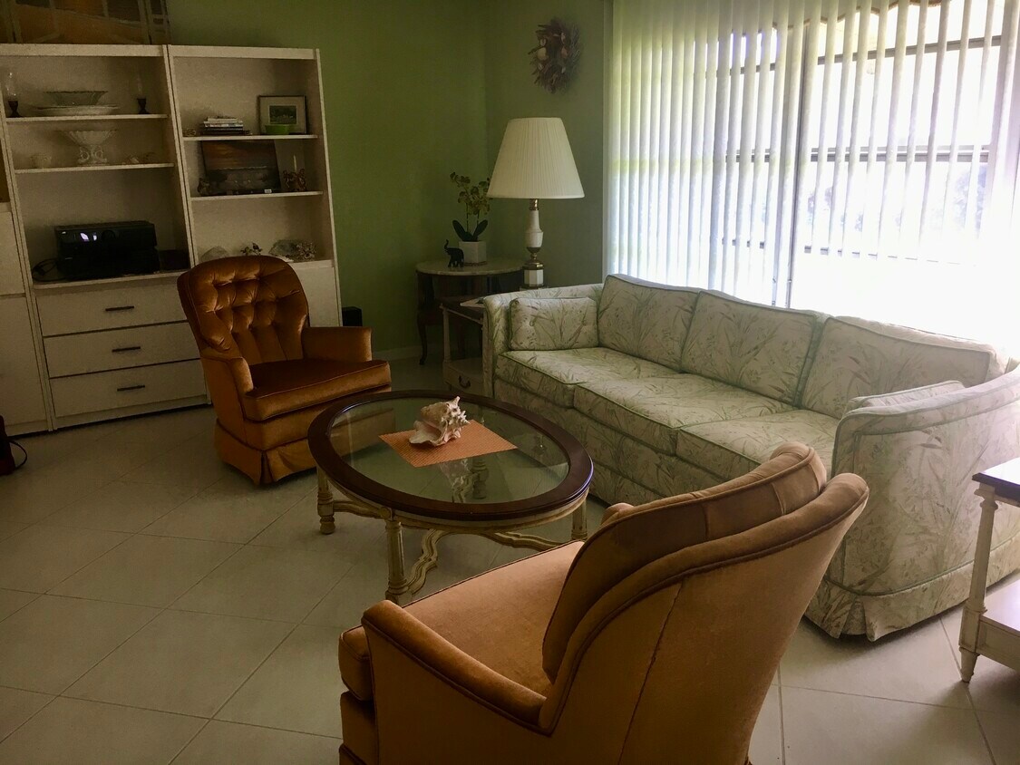 Sala de estar - 197 High Point Ter W