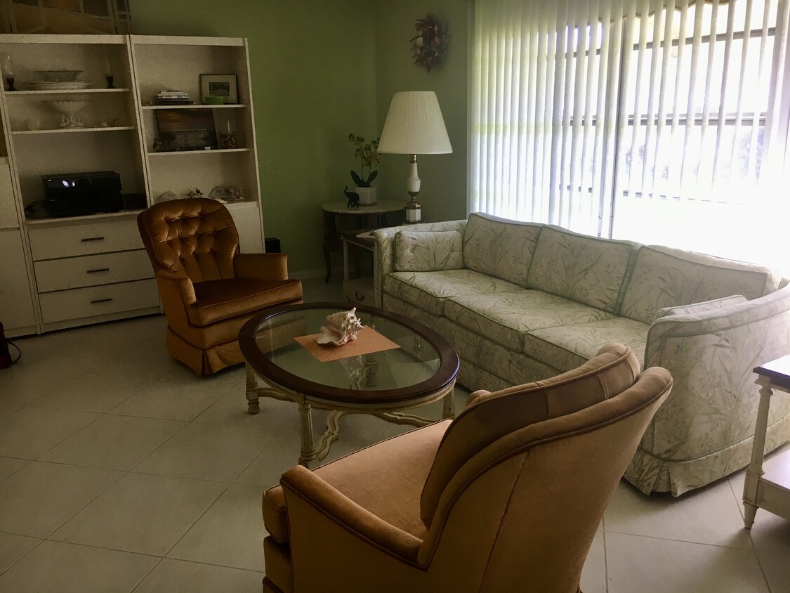 Living room - 197 High Point Ter W