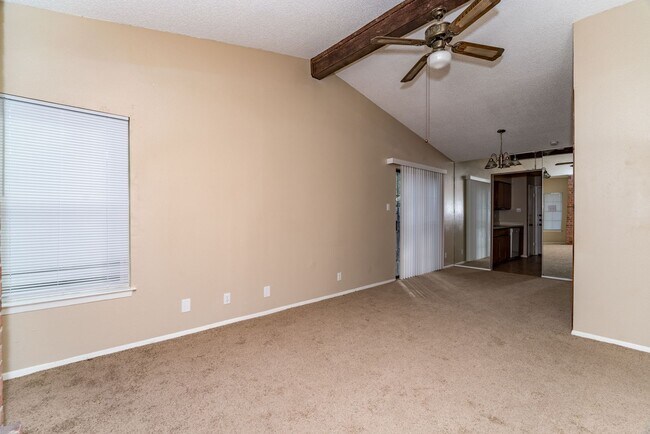 Foto del edificio - 2-BEDROOM DUPLEX