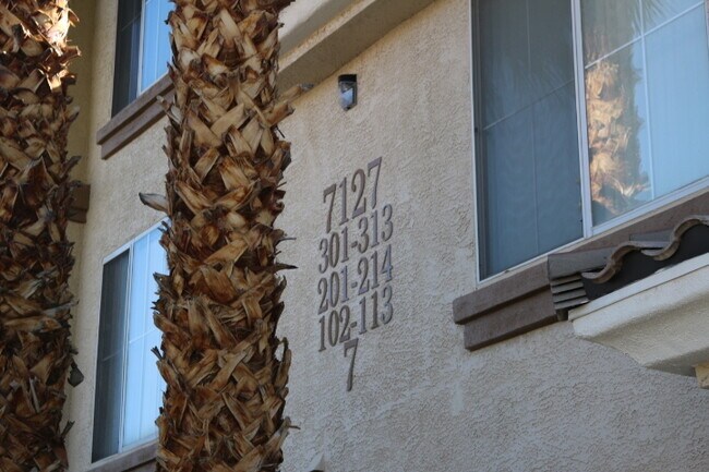 Foto del edificio - Great 2bd, 2bth DOWNSTAIRS unit in GUARD G...