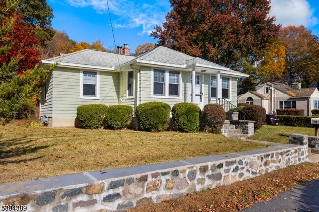 Building Photo - 111 W Shore Rd