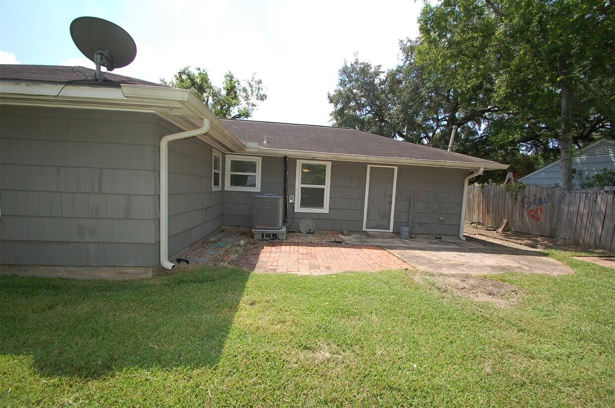 Foto principal - 5822 Grape St