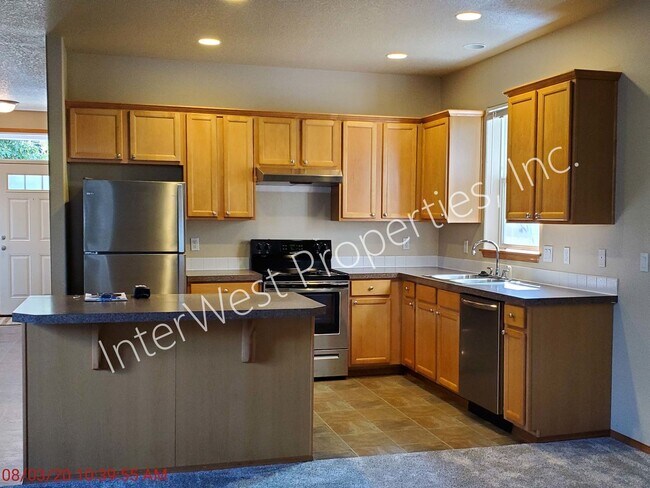 Foto del edificio - *1/2 OFF 1ST MONTH* This 3 bed 2.5 ba Hawt...