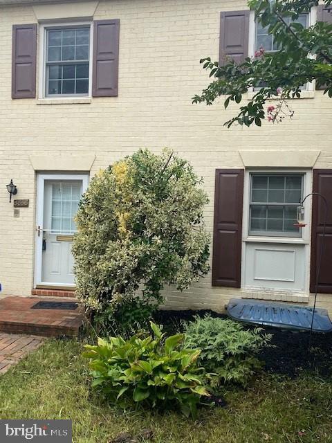 Primary Photo - 3858 University Dr