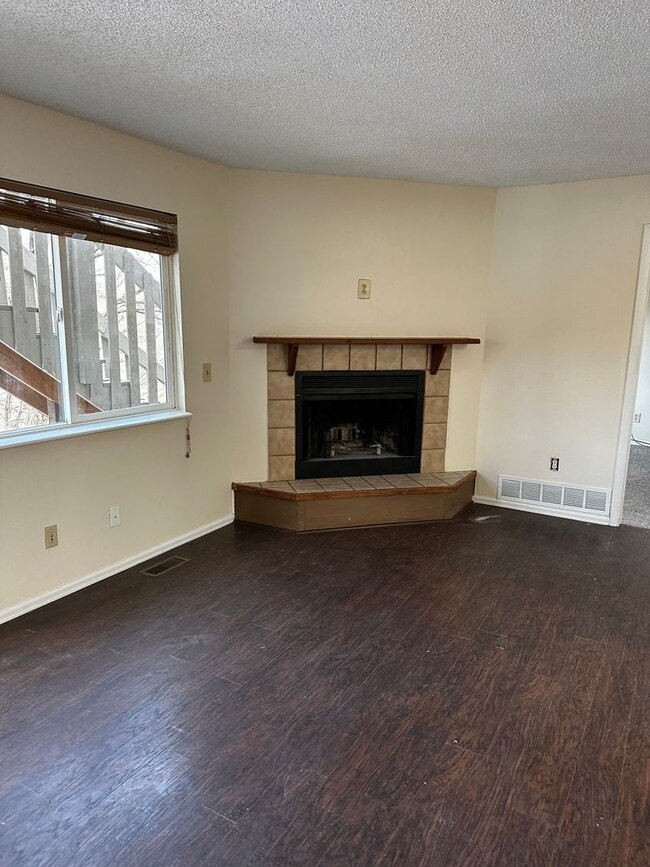 Building Photo - 2025 W Yampa St