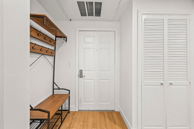 Foto del edificio - 2400 5Th Ave