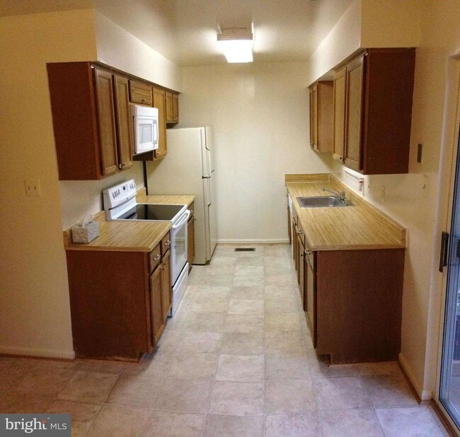 Building Photo - 13802 Grey Colt Dr