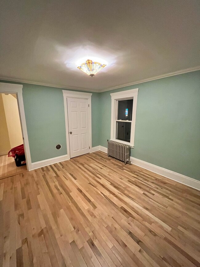 1st flood bedroom - 5 Pleasant St