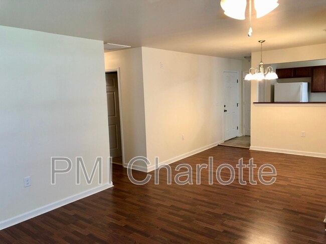 Foto del edificio - 20241 Railroad St