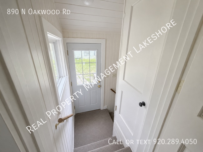 Building Photo - 890 N Oakwood Rd
