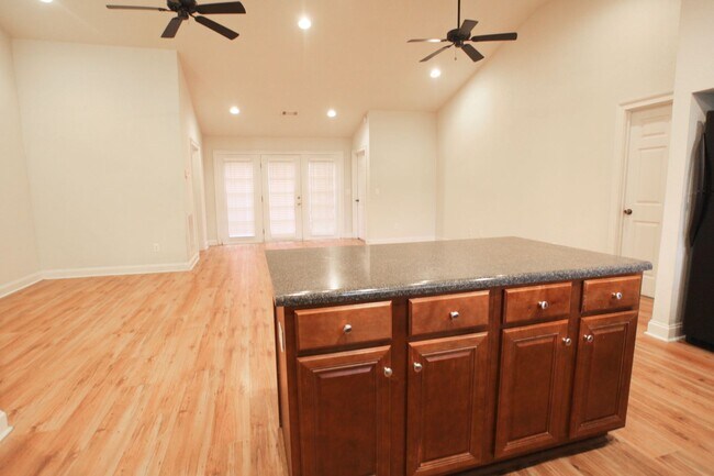 Foto del edificio - 807 W Longleaf Dr