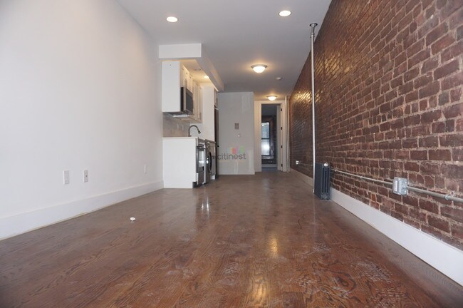 Building Photo - 475A Hicks St