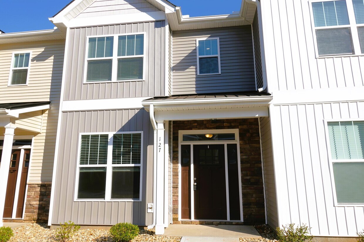 127 Creekland Wy, Taylors, SC 29687 Townhome Rentals in Taylors SC