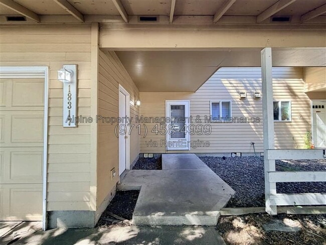 Building Photo - 18317 SW Jann Dr