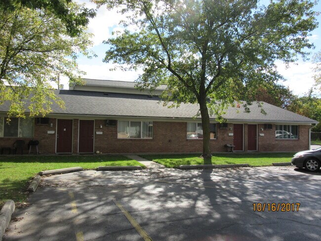 Building Photo - 910 E Bellows St
