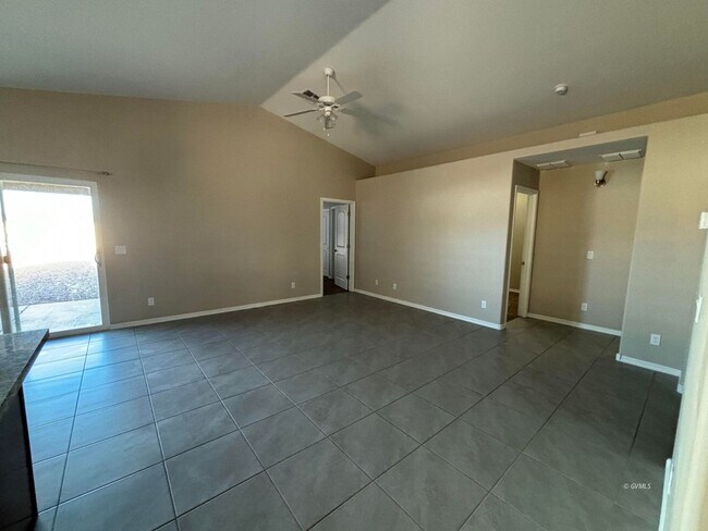 Building Photo - 1025 Gila Dr