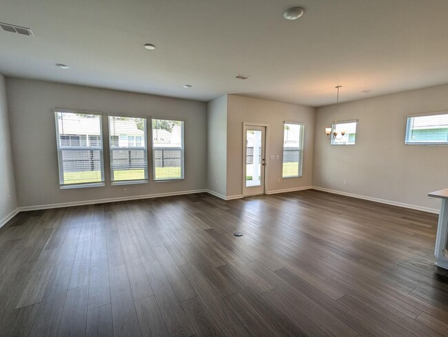 Foto del edificio - Beautiful 5 Bdrm New Construction Home in ...