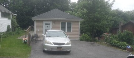 Building Photo - 17 Alden Rd