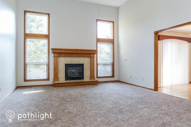 Building Photo - 13303 Redwood Ln, Smithville, MO, 64089