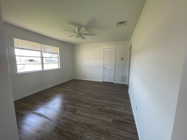 Building Photo - Home for rent in Lake Charles