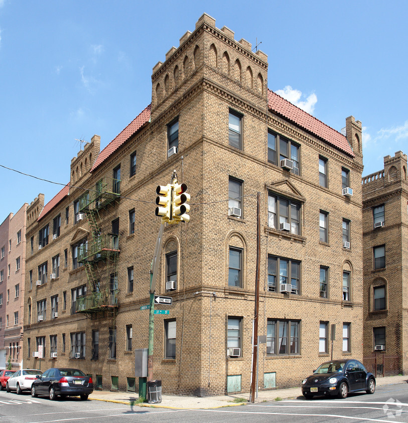 Primary Photo - 150 37th St