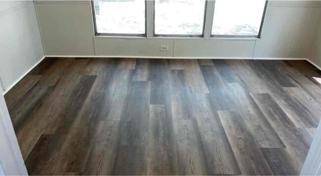 Building Photo - 1820 Ichetucknee Rd SE