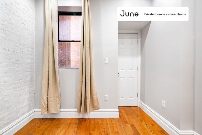 Foto del edificio - Room in Shared 2 bed/1 bath home