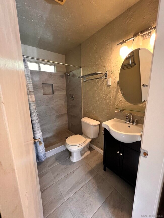 Foto del edificio - 1225 E Buena Vista Dr