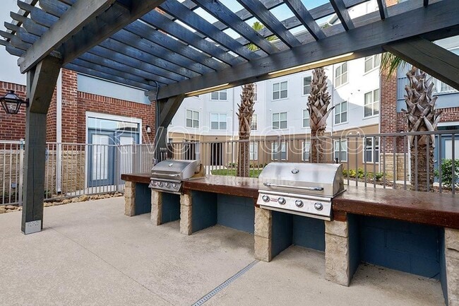 Interior Photo - River House Apartments