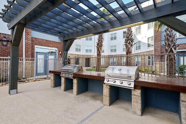 Interior Photo - River House Apartments