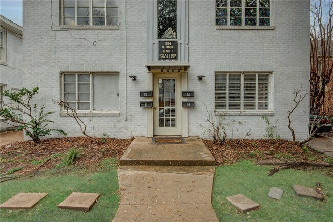 Building Photo - 1824 W Main St