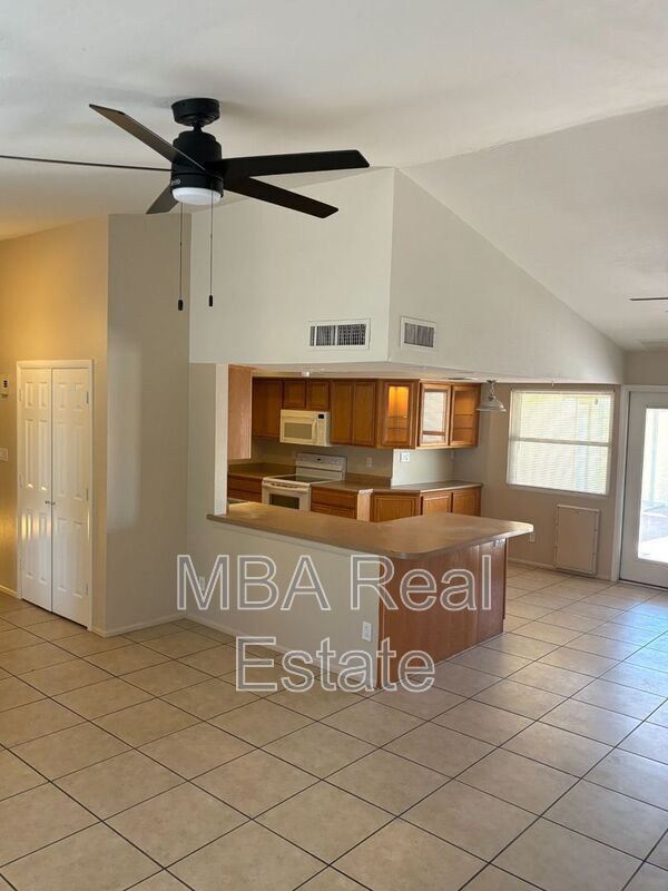 Building Photo - 1923 W Javelina Ave