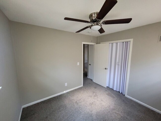 Foto del edificio - 5036-5038 N Topping Duplex
