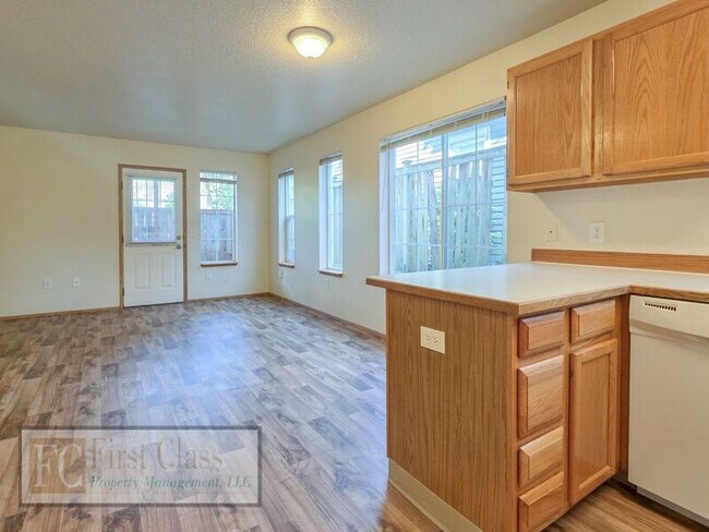 Foto del edificio - 1908 NE 46th Ave