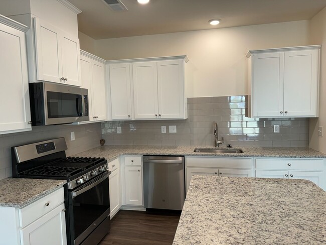 Foto del edificio - Brand New Townhome in Concord! Great schools!