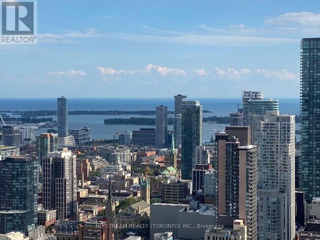 Photo du bâtiment - 386-4386 Yonge St