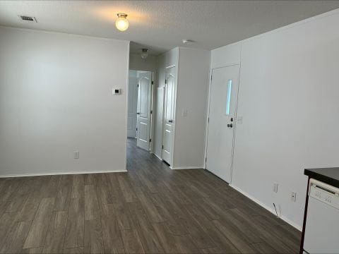 Building Photo - 6100 Madeira Ave