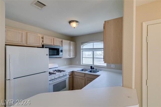 Foto del edificio - 4500 W Lake Mead Blvd